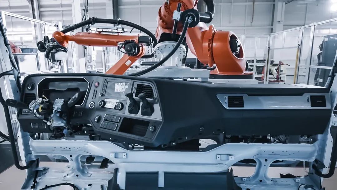 AI+機器人驅動汽車總裝智造升級,實現高精度、高效率、高柔性整車裝配 AI+機器人驅動汽車總裝智造升級,實現高精度、高效率、高柔性整車裝配