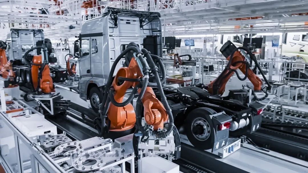 AI+機器人驅動汽車總裝智造升級,實現高精度、高效率、高柔性整車裝配 AI+機器人驅動汽車總裝智造升級,實現高精度、高效率、高柔性整車裝配